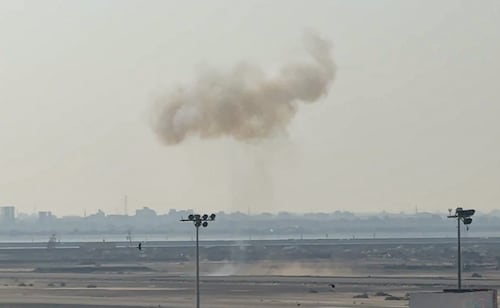 Misiles alcanzan el aeropuerto de Aden, en Yemen; ataque llega tras orden de evacuación de los hutíes