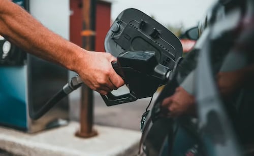 Navieras anticipan "crisis tremenda" en sector del autotransporte por falta de diésel en México; prevén desabasto del 40%