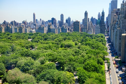 Nueva York estrecha cerco fiscal sobre segundas residencias de magnates, según el WSJ; nuevo impuesto grava viviendas de lujo