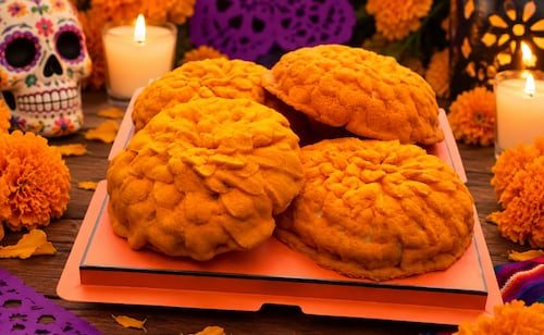 Panadero crea la ‘Conchasúchil’ y causa furor en redes; ¿dónde comprar el pan más viral por el Día de Muertos en CDMX?