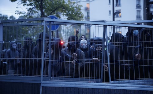 París decreta toque de queda en zonas del centro; medida llega ante nuevas protestas y festejos de Halloween el fin de semana