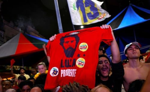 Partido de Flávio Bolsonaro reconoce victoria de Lula; mantiene cuestionamientos sobre elecciones en Brasil