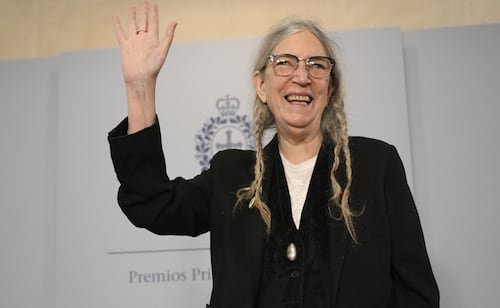 Patti Smith defiende el poder del voto ante la división en Estados Unidos; “necesitamos creer en algo”