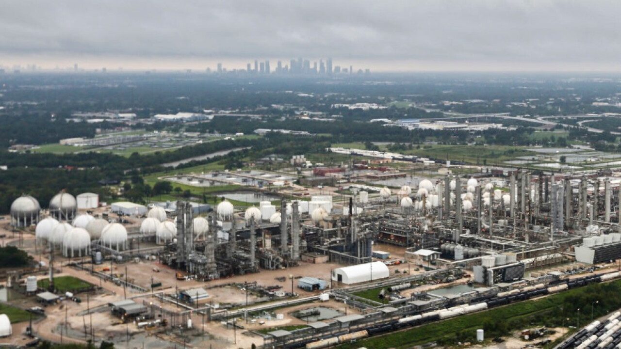 Pemex pierde 10,795 millones de pesos, aunque reduce su deuda financiera y con proveedores