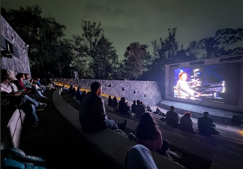 Poca asistencia a la proyección del concierto de Elton John; mañana se presenta en el Estadio Banorte
