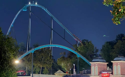 Policía investiga muerte de una persona en montaña rusa de Six Flags en Georgia; testigos relatan caída desde la atracción