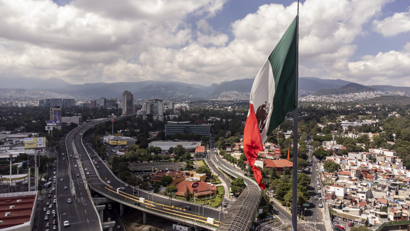 ¿Por qué HR Ratings recortó la calificación?