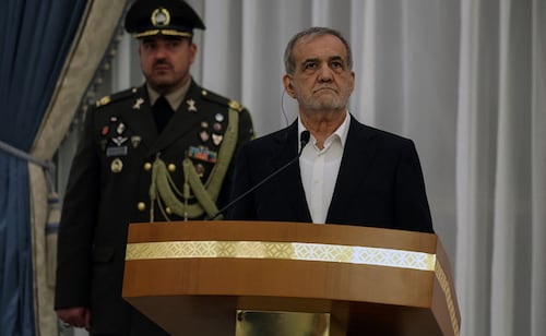 Presidente de Irán afirma ante Putin que puede prescindir de EU; "somos capaces de resolver nuestros problemas", dice