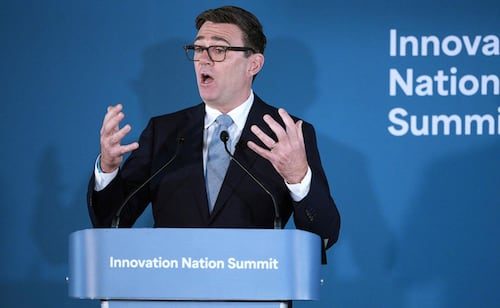 Primer ministro británico afirma injerencia rusa en el Brexit; exige dejar constancia