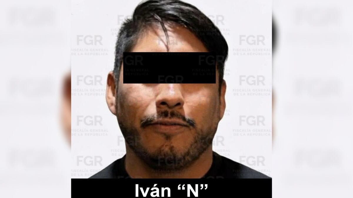 Procesan a Iván ‘N’, líder de Los Cromos, por posesión de armas y narcomenudeo; dan prisión preventiva