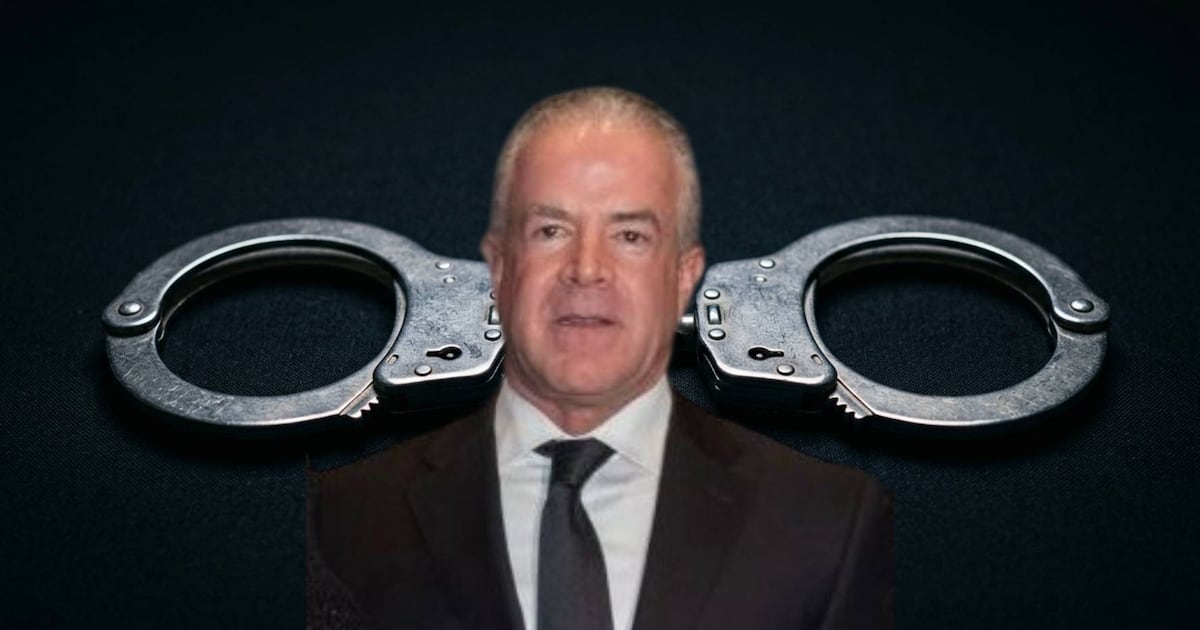 ¿Qué sabemos de la nueva orden de aprehensión contra Raúl Rocha, dueño de Miss Universo, y su hijo?