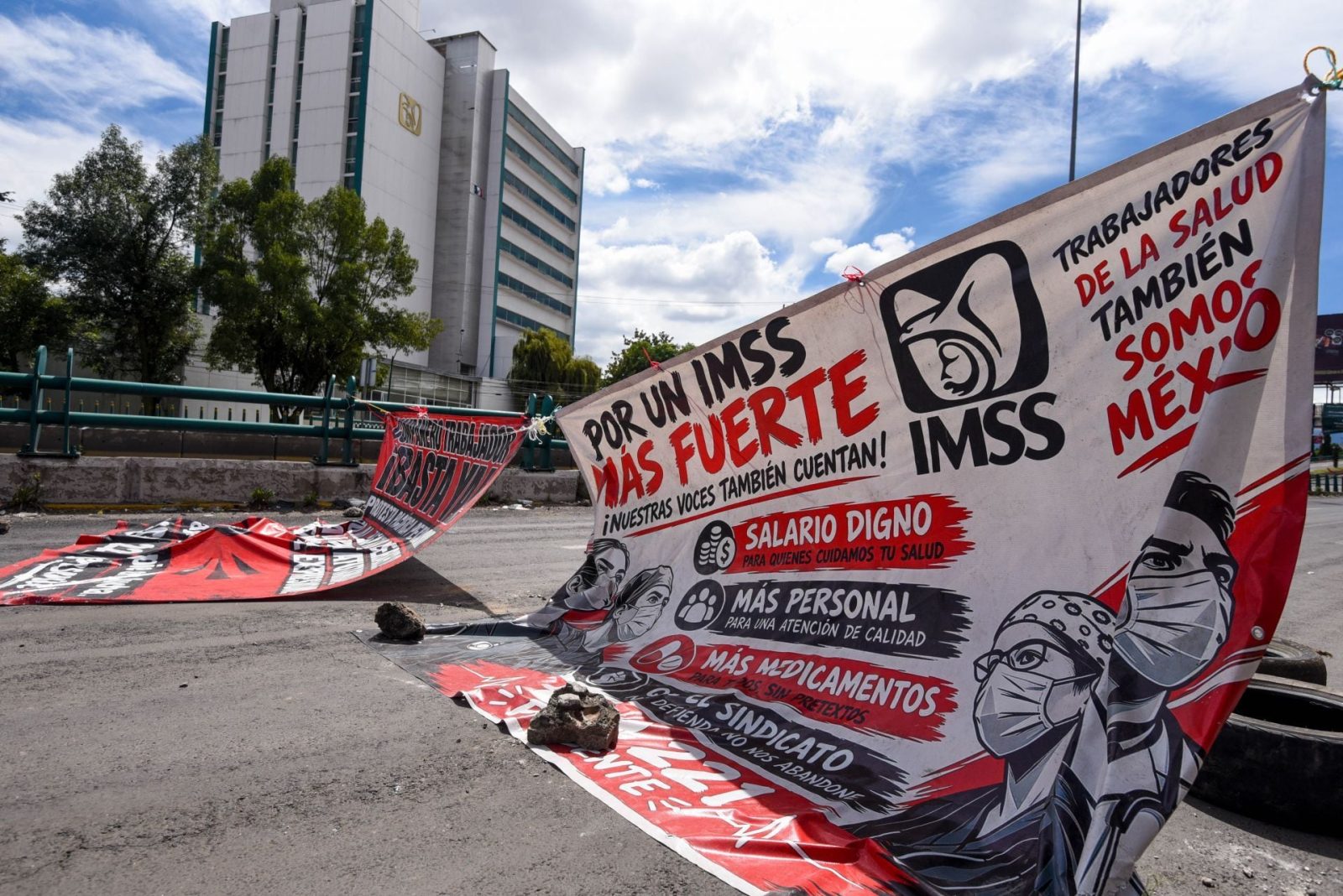 Quien paga, merece: empresas y trabajadores frente al deterioro del IMSS