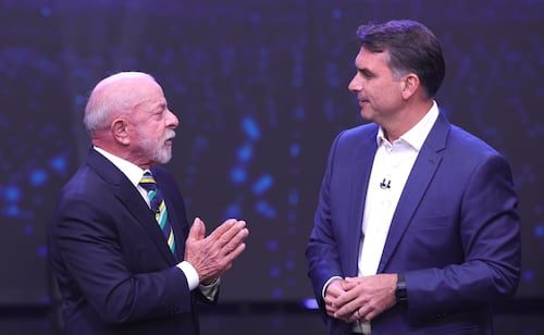 "Quien sale escondido de su país, debe alguna cosa"; Lula califica de "vergonzosa" salida de Bolsonaro de Brasil