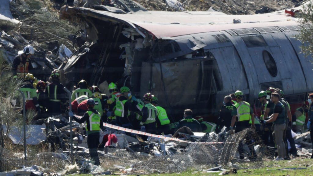 “Reanude marcha normal”: revelan los audios que ponen bajo la lupa las órdenes antes del choque de trenes en España