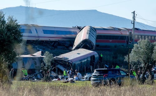 Reportan choque de 2 trenes en Toledo, España; deja saldo de, al menos, 30 muertos