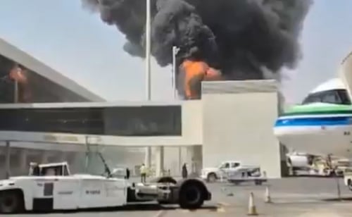 Reportan nuevo ataque con “proyectil no identificado” contra el aeropuerto de Riad; provoca incendio en terminal 4