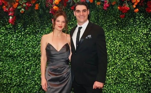 RJ Mitte y Kennedy Suarez; la historia de amor que culminó en un compromiso un año antes de la muerte del actor de "Breaking Bad"