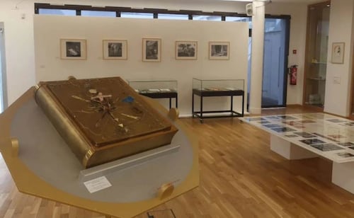Roban cubierta del "Libro del Apocalipsis" de Salvador Dalí de museo en Francia; fiscalía abre investigación