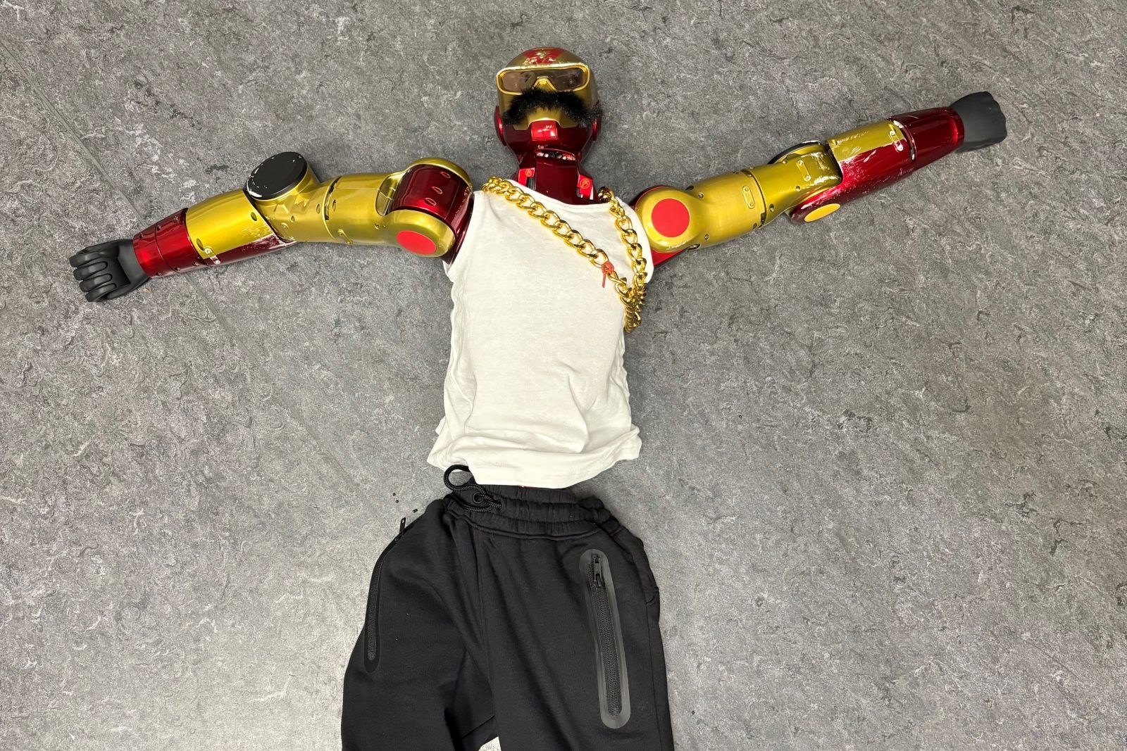 Robot controlado por jóvenes toca a una menor en Alemania: Investigan posible acoso sexual