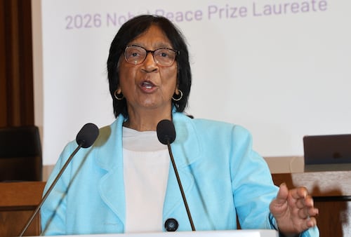 Sanciones de EU a CPI levantan fuertes reacciones de la comunidad internacional; medidas coinciden con Nobel de la Paz a Navi Pillay