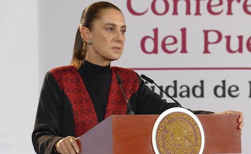 Sheinbaum destaca importancia de defender la soberanía; acusa a Calderón de abrir la puerta a agencias de EU