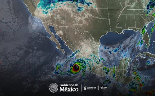 Sheinbaum llama a población de cuatro estados a resguardarse ante impacto del Huracán Simon; sigue EN VIVO su trayectoria