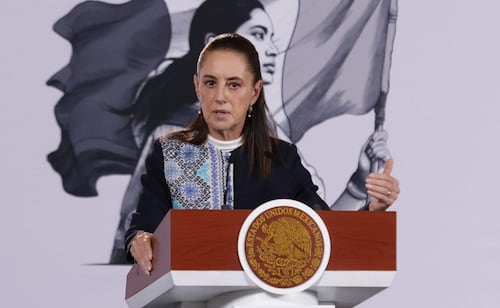 Sheinbaum pide a Zoé Robledo reevaluar aumento a trabajadores del IMSS; "tiene que estar en el marco de lo posible", dice