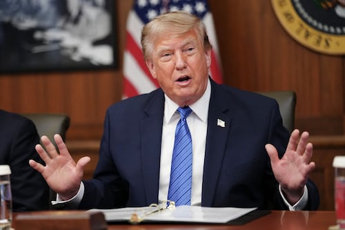 Si se regula la inteligencia artificial, "te pueden sacar del negocio", dice Trump; "quiero seguir ganando"