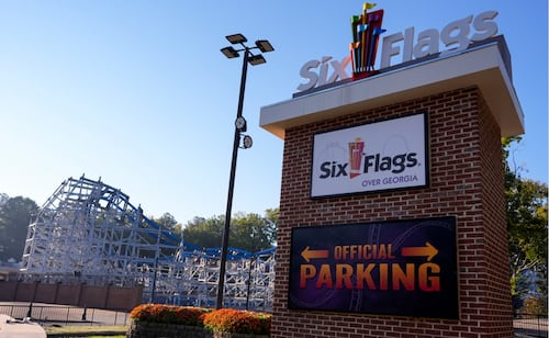 Six Flags cierra 10 montañas rusas en EU y Canadá tras muerte de visitante en Georgia; sería el séptimo deceso en ese parque