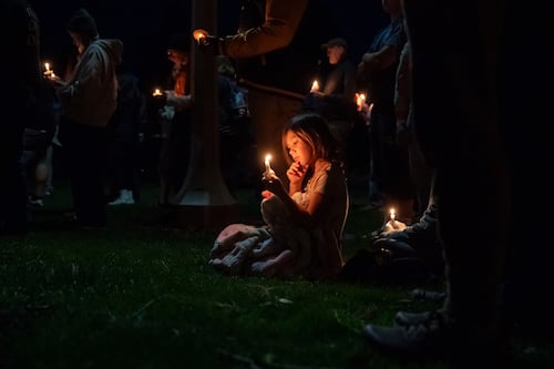 Tiroteo en Oregon: 3 minutos de terror que dejaron 3 niños y un profesor muertos; la comunidad está destrozada