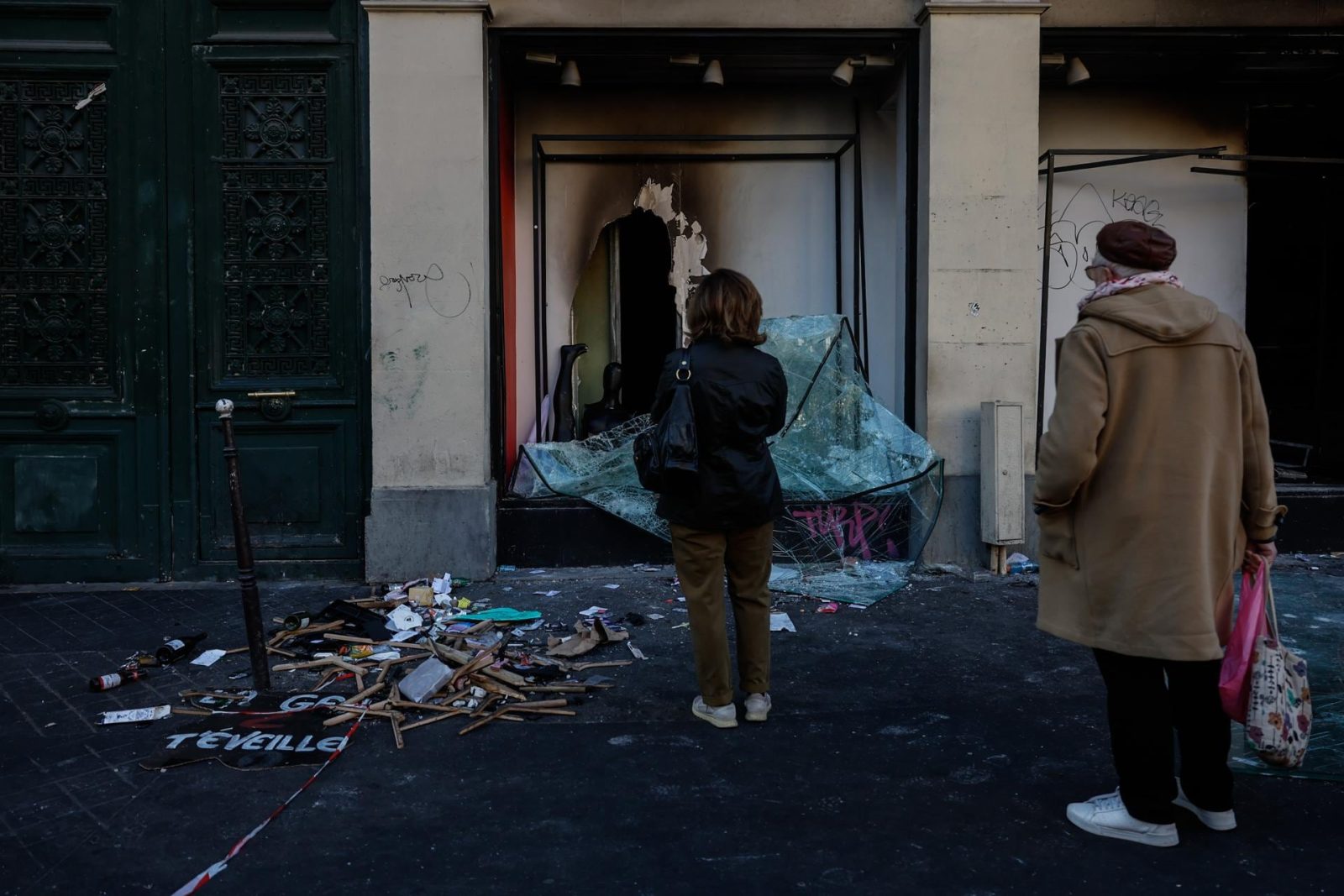 Toque de queda en Francia por protestas: Piden a Amazon bloquear venta de artículos robados en disturbios