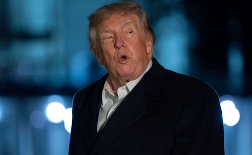 Trump advierte que tratará como enemigo a quien no use el término “superinteligencia”; afirma que es "muy bien aceptado y más preciso"
