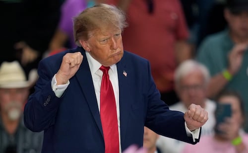 Trump asegura que "tiene derecho" a un tercer mandato; "nos hicieron trampa en 2020", dice