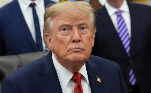 Trump celebra que Europa liberó 100  millones de barriles de petróleo y derivados; descarta prohibir exportaciones de diésel