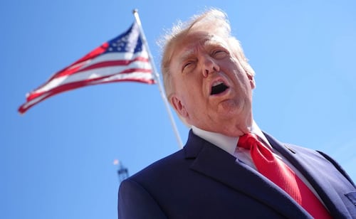Trump defiende su política migratoria; "tenemos que hacer lo que tenemos que hacer", afirma