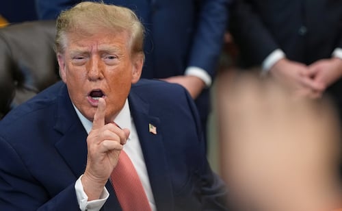 Trump llama "repugnante" a reportero que cuestionó su estado de salud; "Me siento perfecto", afirma