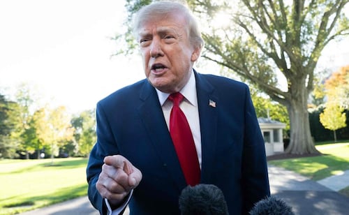 Trump protagoniza nuevo choque con la prensa; llama "tonta" a periodista de CNN y le dice "estúpida" a otra de ABC News