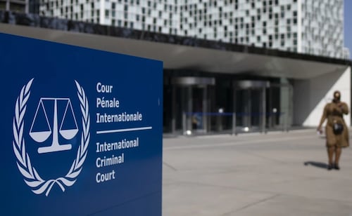 Trump sanciona a la Corte Penal Internacional; responde así tras Nobel de la Paz a Navi Pillay, exjueza de la CPI