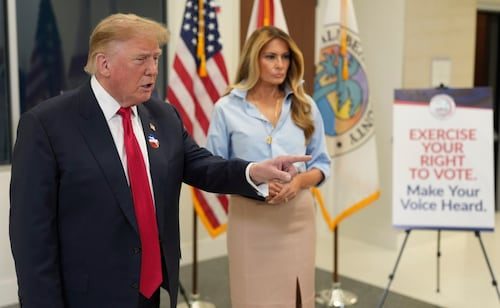 Trump y Melania votan por anticipado para elecciones intermedias; pide a ciudadanos de Florida y Michigan ir a urnas