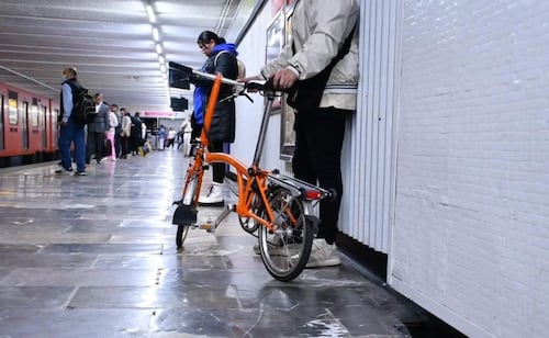 ¿Vas al Paseo Nocturno de Día de Muertos? Metro permitirá ingreso de bicicletas