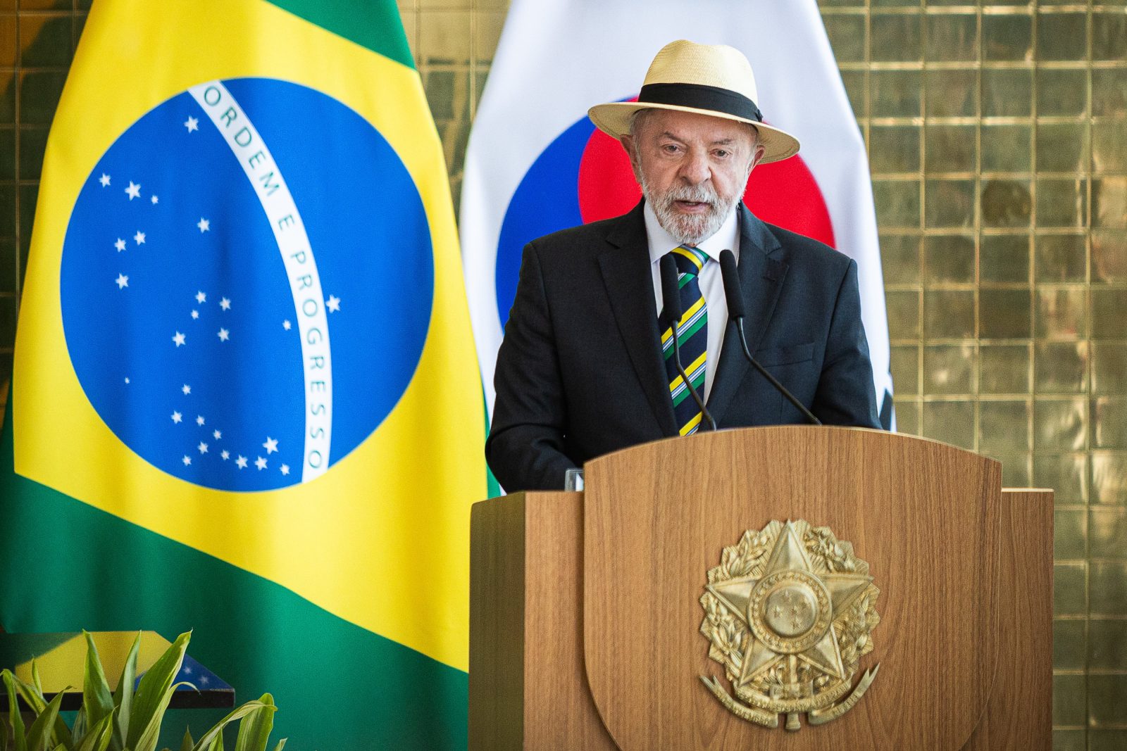 Ven injerencia de Trump en elección de Brasil: Suspende servicio consular del partido de Lula da Silva