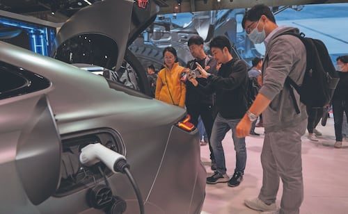 Ven más costosa la reparación de autos eléctricos