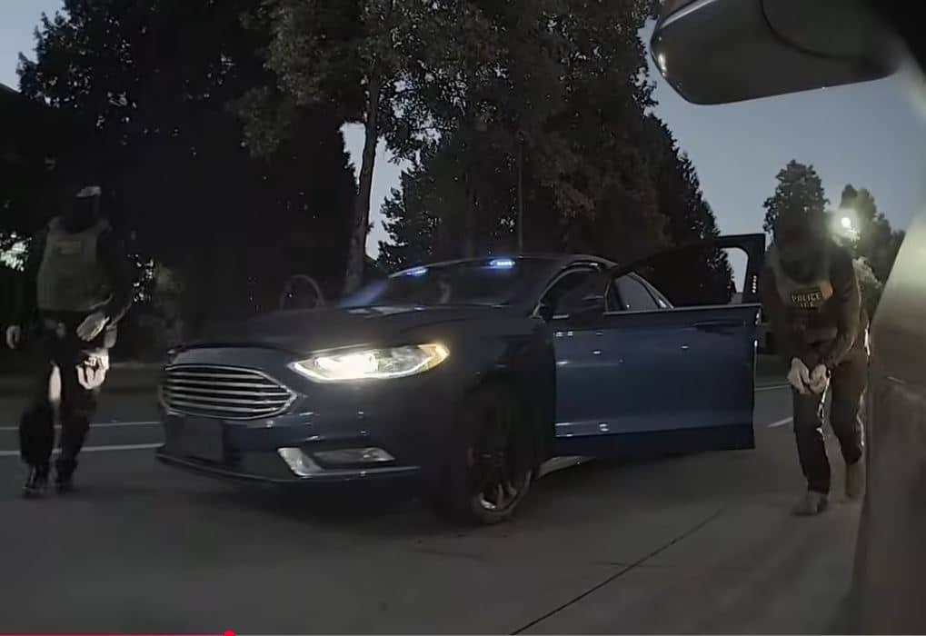 Video | Agentes de ICE poncharon las llantas de un vehículo en Portland