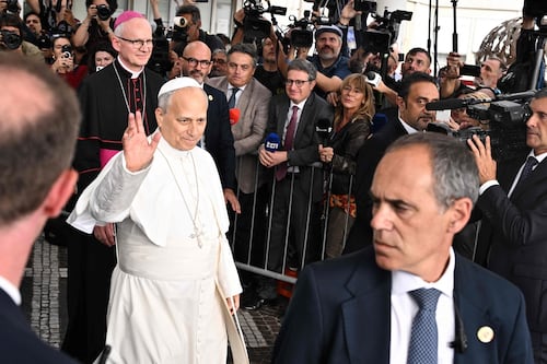 VIDEO: El papa León XIV deja el hospital Gemelli de Roma; sale a 5 días de su operación  por un cáncer de pulmón