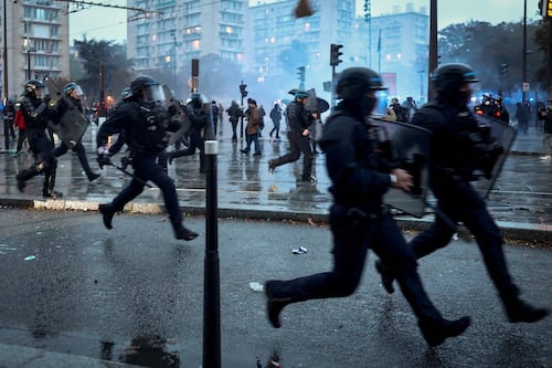 VIDEOS: Disturbios estallan en distintas ciudades de Francia, al término de manifestaciones; reportan mil detenidos