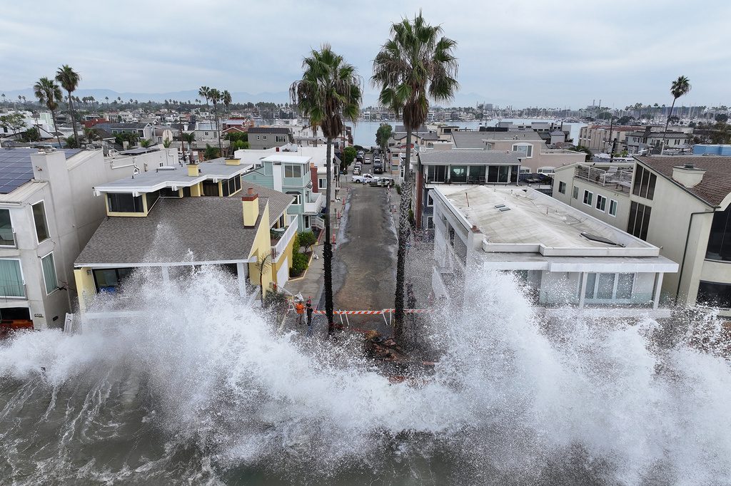 (VIDEOS) Tormenta tropical ‘Rachel’ deja bajo el agua Las Vegas: Así se ve inundada la rueda de la fortuna
