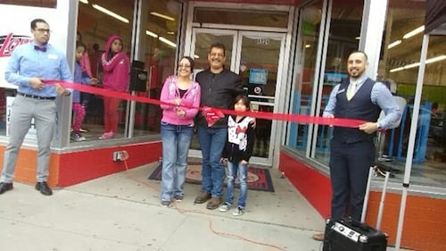 Viuda mexicana gana juicio en EU tras muerte del padre de familia por Covid; aseguradora pagará millonaria indemnización