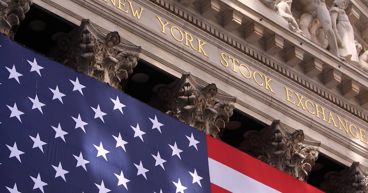 Wall Street inicia en tono mixto por expectativas de crecimiento en la IA: ¿Cómo operan las acciones HOY?