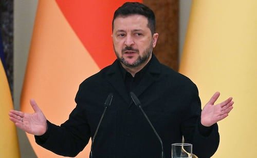 Zelensky acusa a Rusia de romper cese al fuego "después" de que Trump lo anunciara; "la tregua fue una noticia para mí"