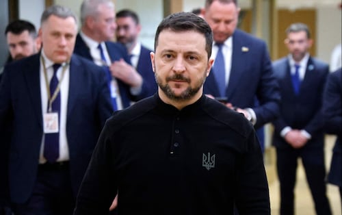 Zelensky afirma sentirse traicionado por Trump; "este no es el lado correcto de la historia", lamenta